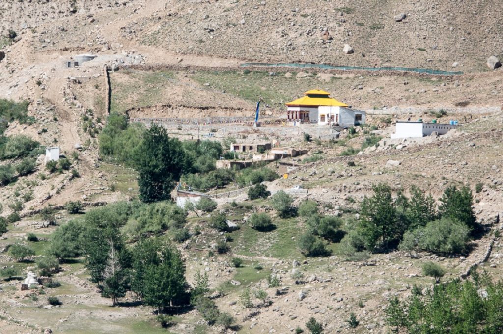 Nonnerie Kachod Ling près du village de Sani au Zanskar, à flanc de montagne avec Dukhang récent