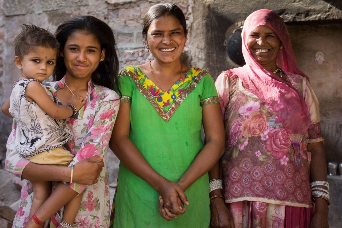 Habitants du Rajasthan, Inde, accueillant des voyageurs 
