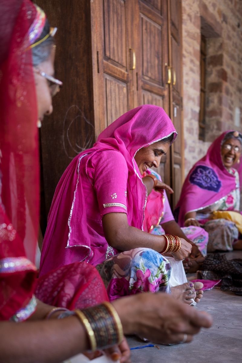 femmes en sari rose Rajasthan