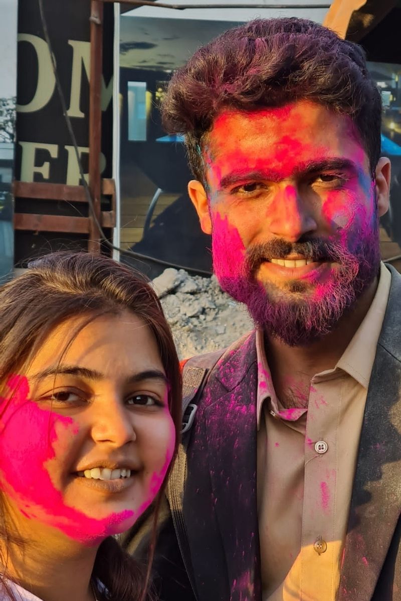 Couple indien célébrant Holi au Rajasthan en Inde 