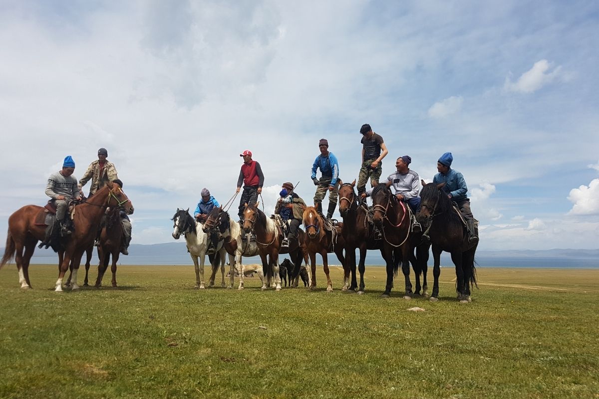 Compétition de chevaux au Kirghizistan, culture nomade