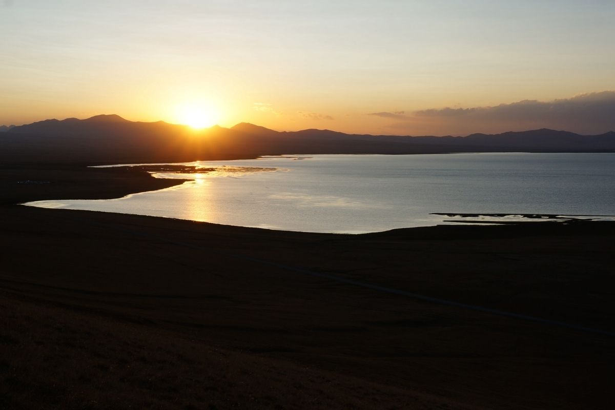 Coucher de soleil au lac Son-Kul, Kirghizistan