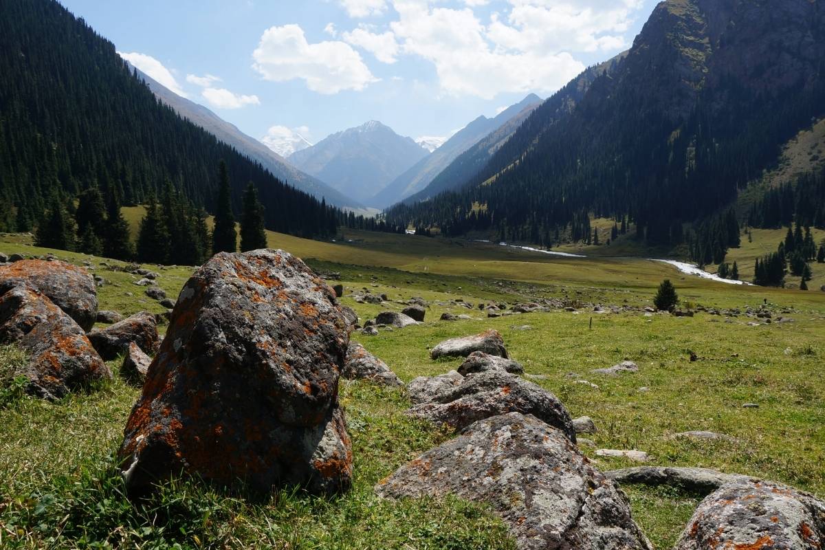 Voyage route de la soie montagnes tian shan kirghizistan