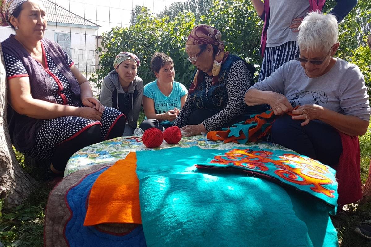 Atelier d'artisanat kirghize shyrdak